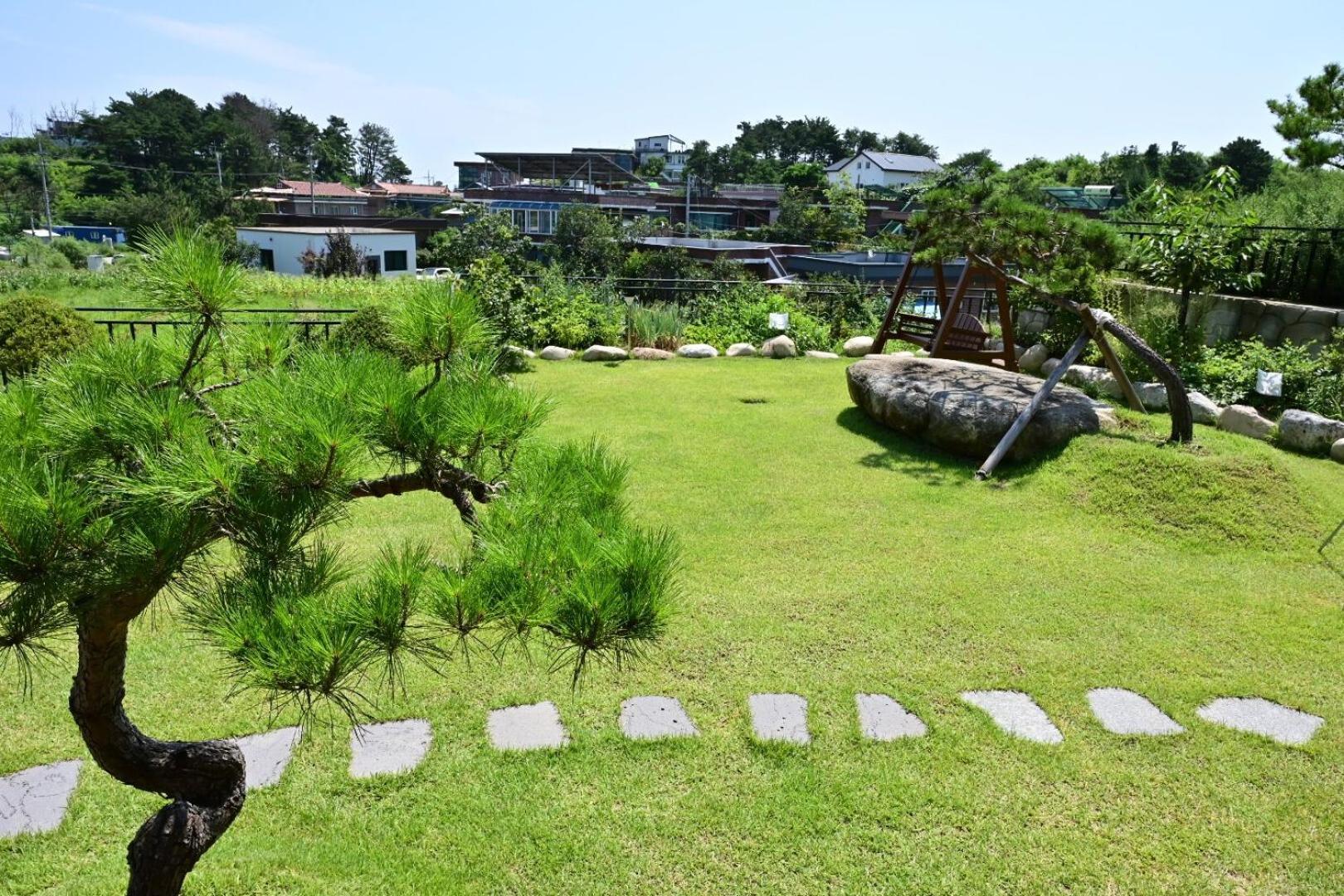 Goseung Luceluna Pension Hotel Goseong  Bagian luar foto